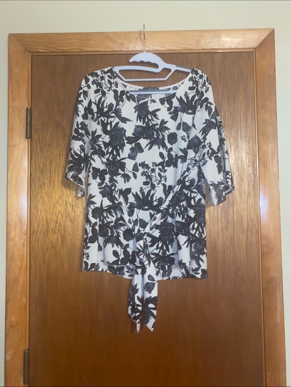 West Kei Black & Yam Floral Tie-Front Blouse Size M Pit To Pit 22” x 24”L